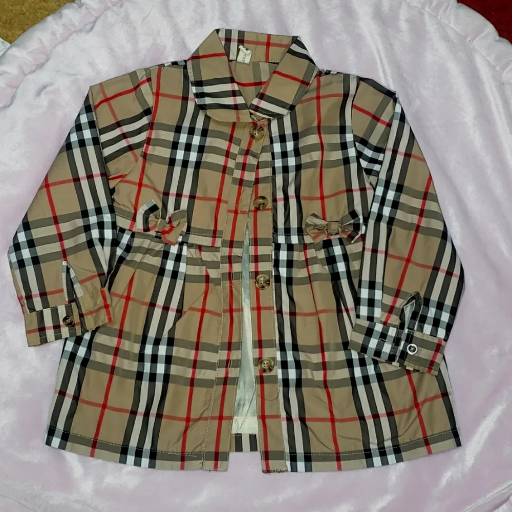 Beautiful jacket with similar burberry pattern - Picture 4 of 9